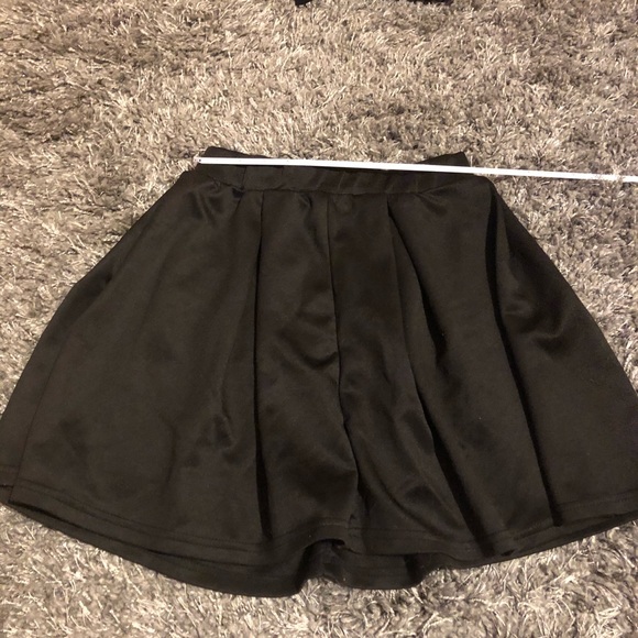 Black skater skirt - Picture 2 of 4